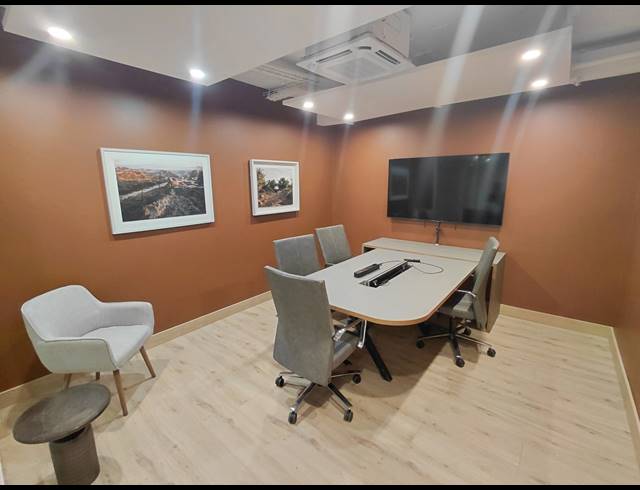 133M² OFFICE TO LET IN HALFWAY HOUSE